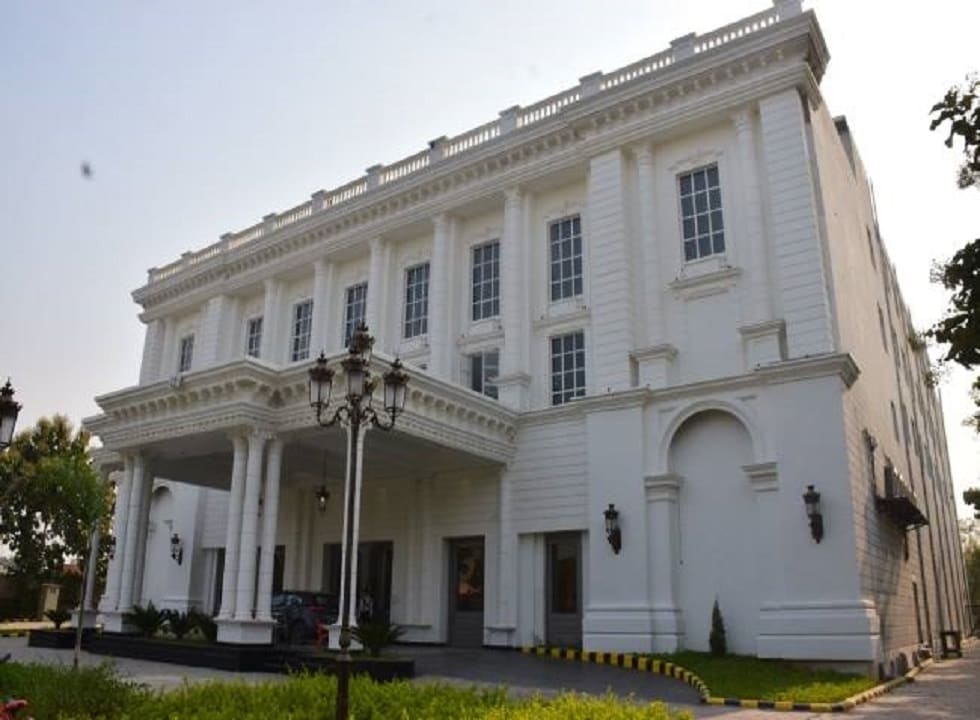 Hotel Abha Grand - Tap to explore photos