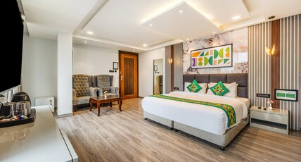 Treebo Premium Landmark Prayagraj Room Type - Spacious Family Room With Bathtub