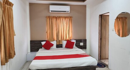 Hotel Sundara Palace Room Type - Suite room with bathtub