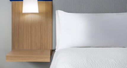 BROAD STREET INN by IHG Room Type - 1 King Standard Communication Mobility Accessible Shwr