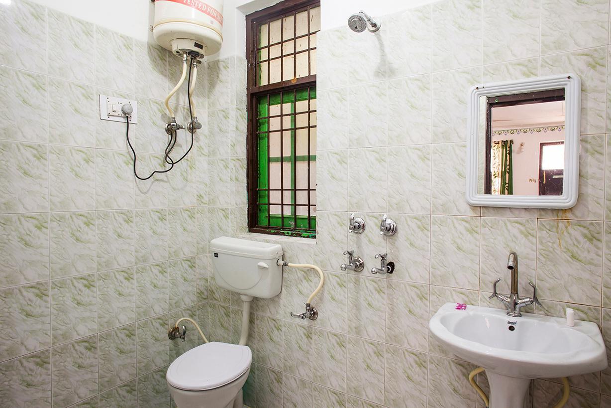 Gipsy Kings Guest House - Tap to explore photos