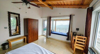 Abhi's Cottage Room Type - Delux Room with Mountain View