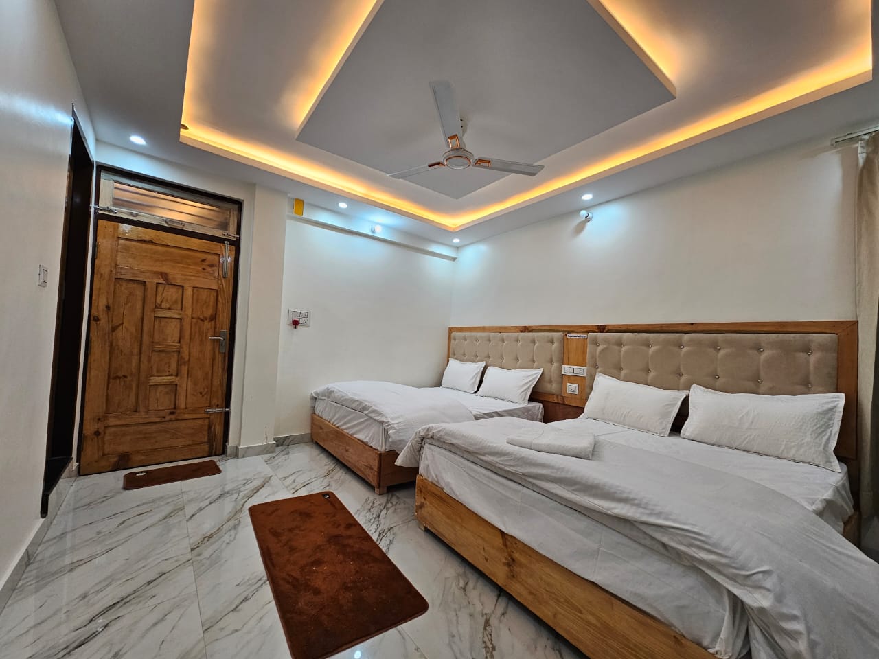 Hotel Kailash - Tap to explore photos