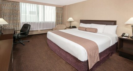 Ramada Plaza by Wyndham Calgary Downtown Room Type - 1 King Bed, Balcony, Non-Smoking