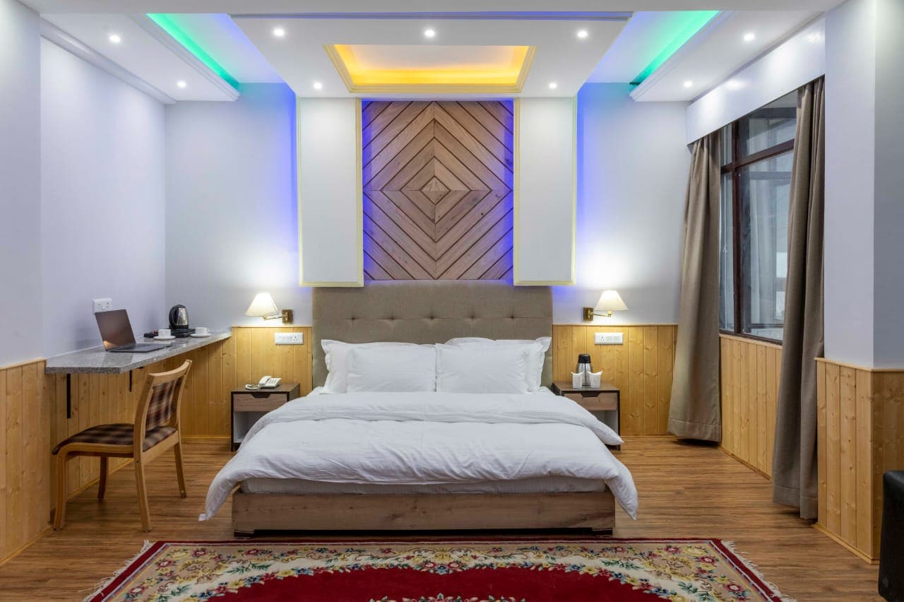 Dee Grand Marq Hotel - Tap to explore photos
