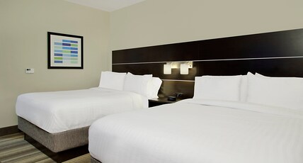 Holiday Inn Express & Suites Brookshire - Katy Freeway Room Type - 2 Queen Beds Suite Comm Access Tub