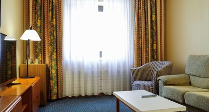 Mercure Andorra Room Type - Standard Room with one double bed and two single beds