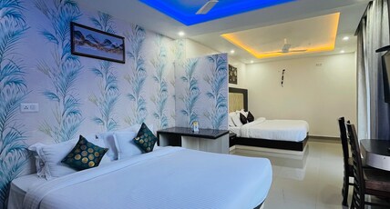 Aliza Inn And Suites By SRS Hotels Room Type - Family Room- 2 King Beds | Balcony Aliza Inn And Suites By SRS Hotels Room Type - Family Room- 2 King Beds | Balcony
