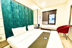 BLACKWOOD NEAR GOLDEN TEMPLE