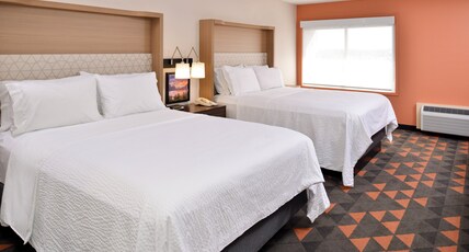 Holiday Inn Great Falls- Convention Center Room Type - 2 Queen Beds Standard Atrium View