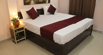 MAHESHWARI HOMESTAY NEAR RAM & JANKI JHULA Room Type - DELUXE ROOM WITH BALCONY