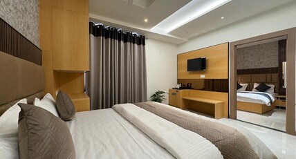 Hotel Somnath Palace Room Type - Deluxe Double Suite Room 1
