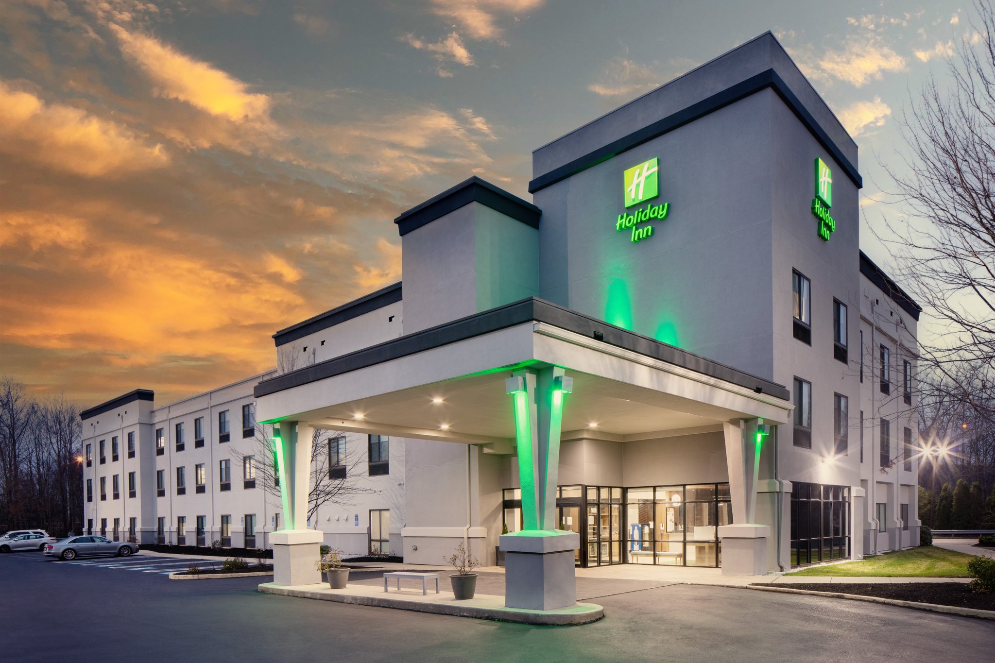 Holiday Inn Cheshire - Southington - Tap to explore photos