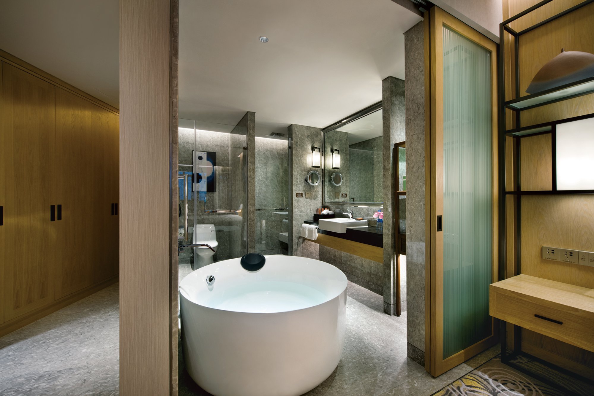 Crowne Plaza Kunming Ancient Dian Town - Tap to explore photos
