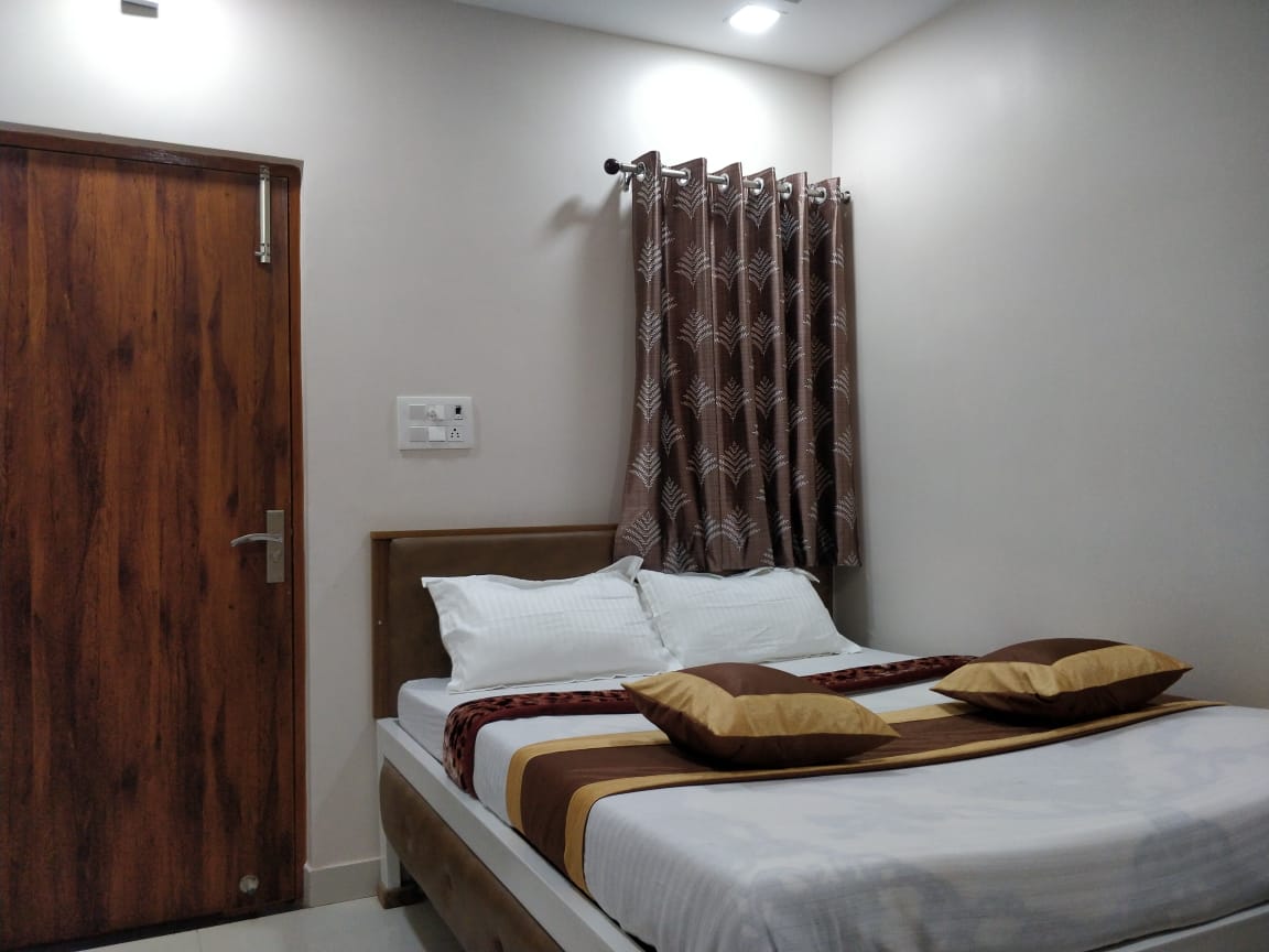 CN comforts hotel & dormitory - Tap to explore photos