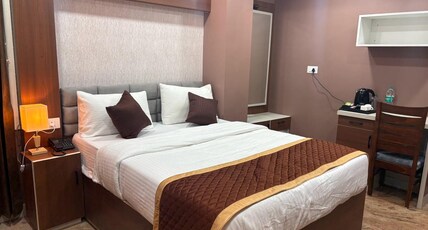 Raj Hussain Landmark Hotel Room Type - Deluxe Room