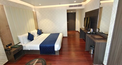 The Emerald Hotel & Siya Milan Banquets Room Type - Standard Room