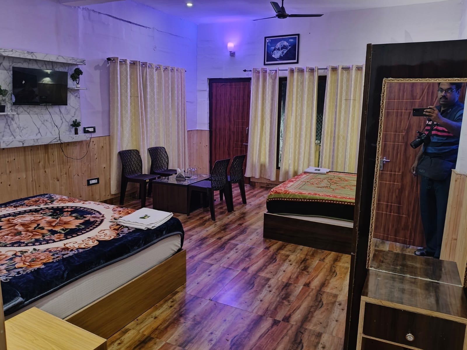 Veshnavi Paradise Hotel Restaurant - Tap to explore photos