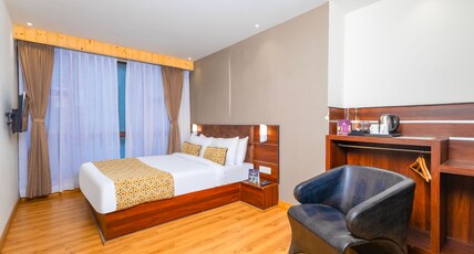 SUMITEL VISTA 800 METER FROM MALL ROAD Room Type - Deluxe Room