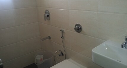 Hotel Sai Sundar Guest Line Room Type - Deluxe Room