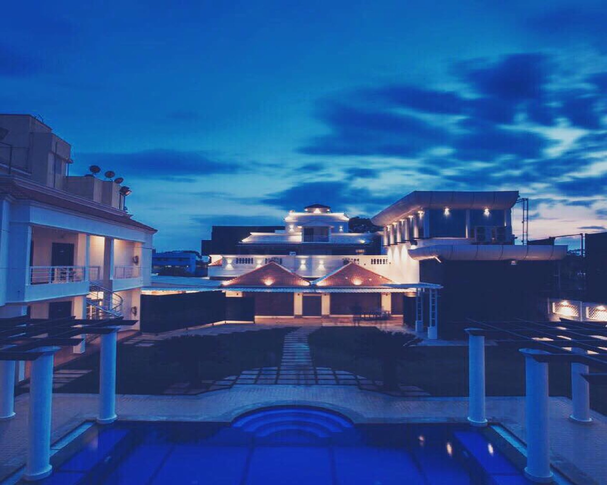 B8 Hotels and Resorts - Tap to explore photos