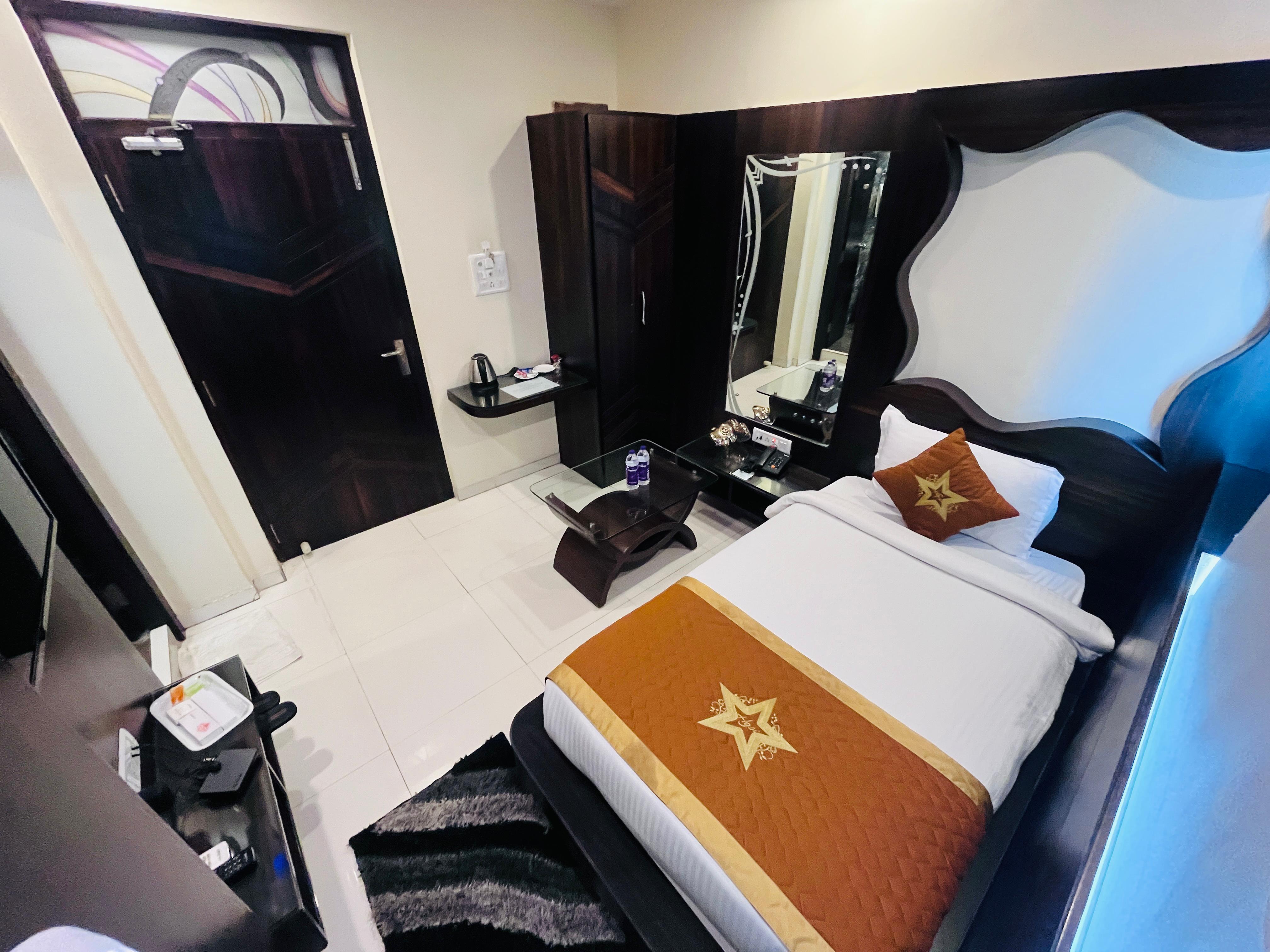 HOTEL FIVE STAR INN - Tap to explore photos