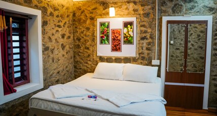 SpiceBuds FarmStay - Ramakkalmedu Room Type - Clove Suite Cottage