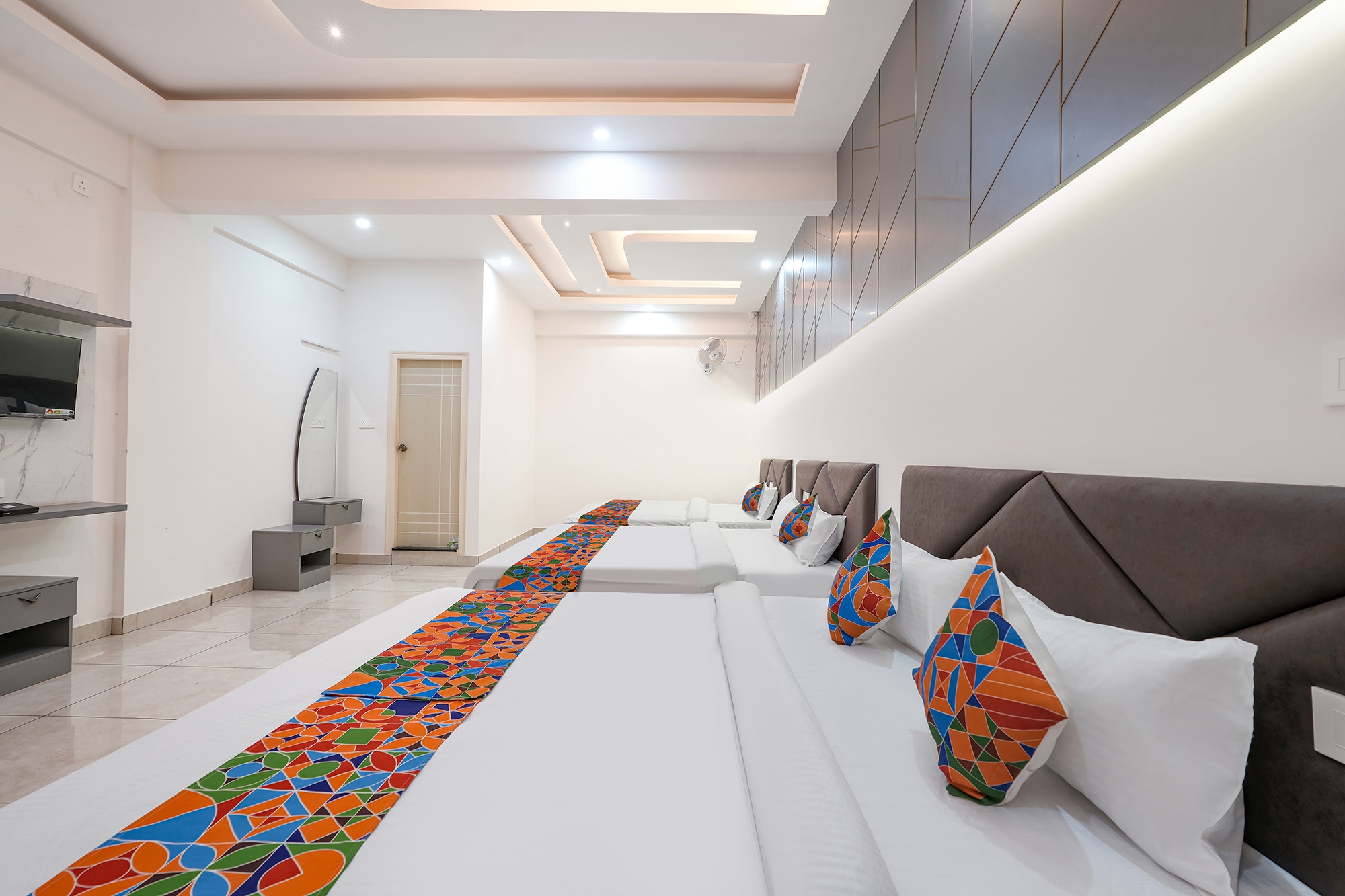 FabHotel Ayodhya Palace - Peenya - Tap to explore photos