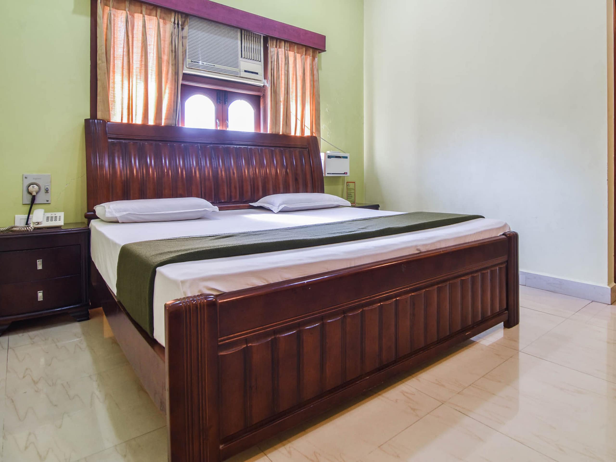 Lloyds Serviced Apartments - Tap to explore photos
