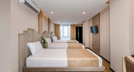 Hilltown Airport Hotel Room Type - Deluxe Triple Room