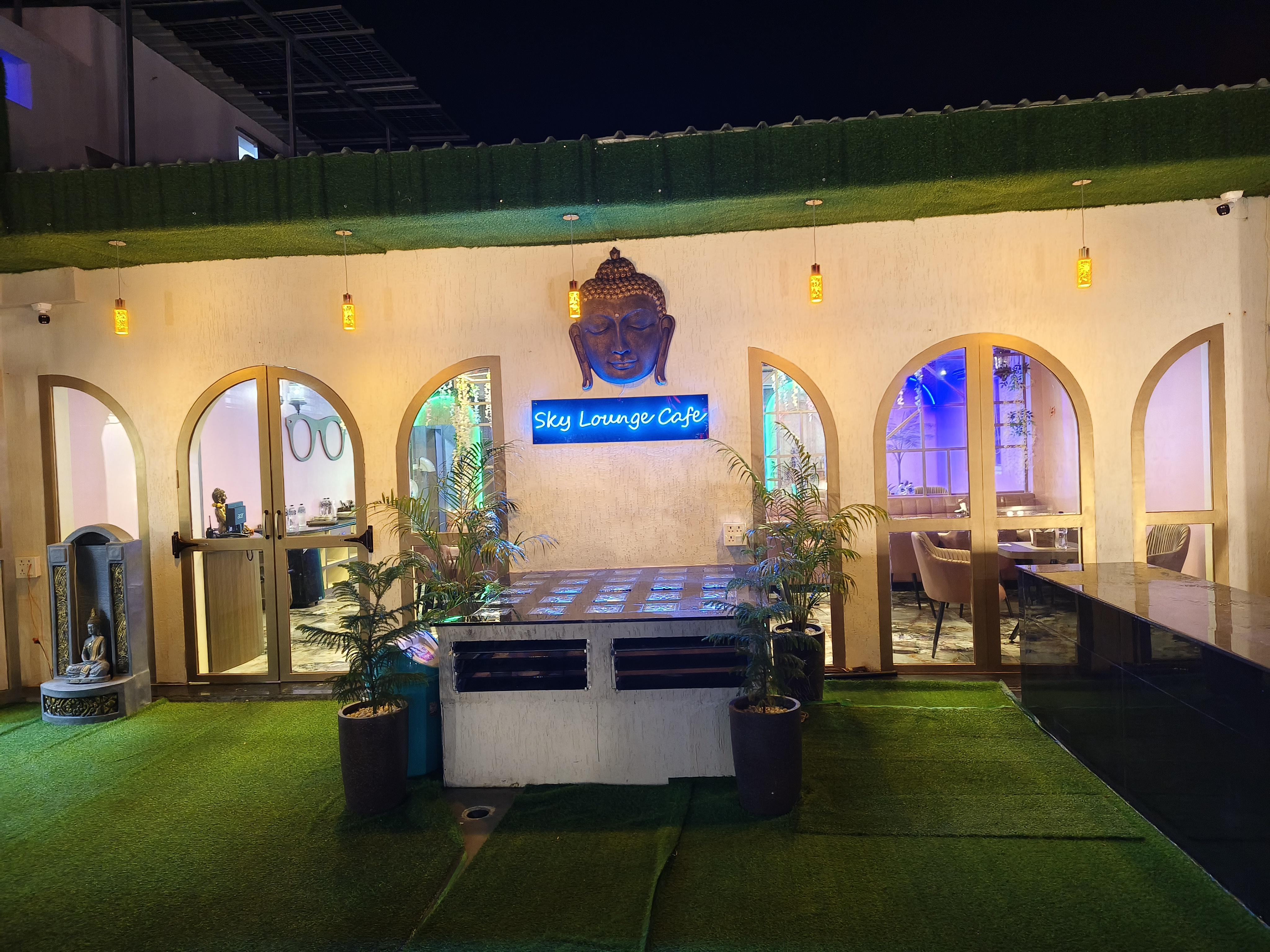 Hotel Krishna Palace - Tap to explore photos