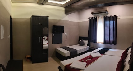 Hotel goyal palace Room Type - Deluxe Four Bed Room Hotel goyal palace Room Type - Deluxe Four Bed Room