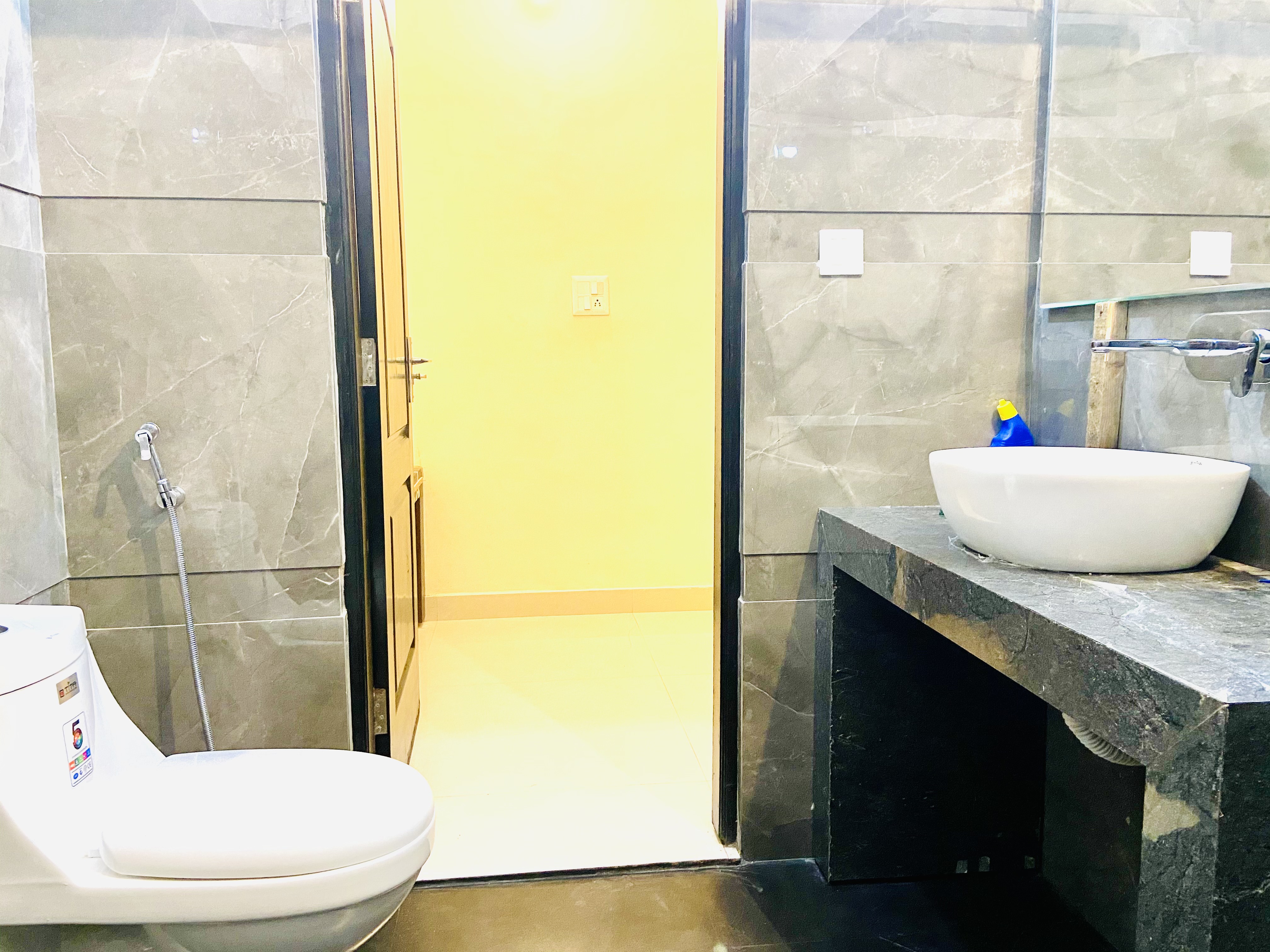 Spring Farmhouse - Tap to explore photos