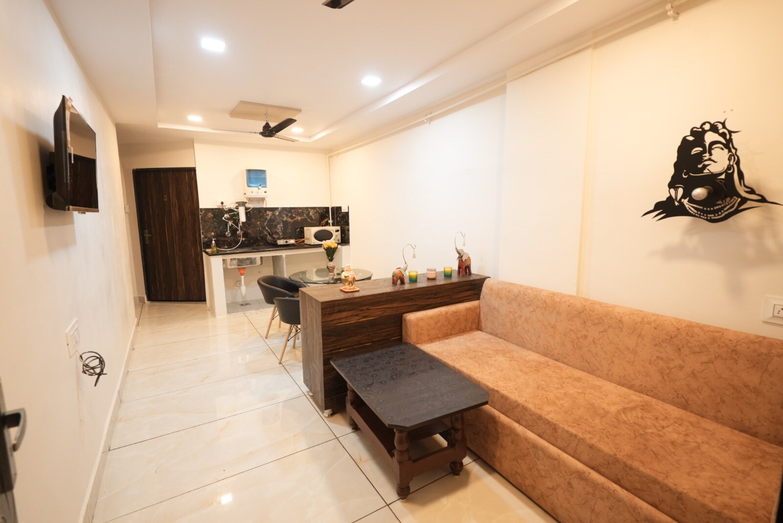 Green Aura home stay - Tap to explore photos