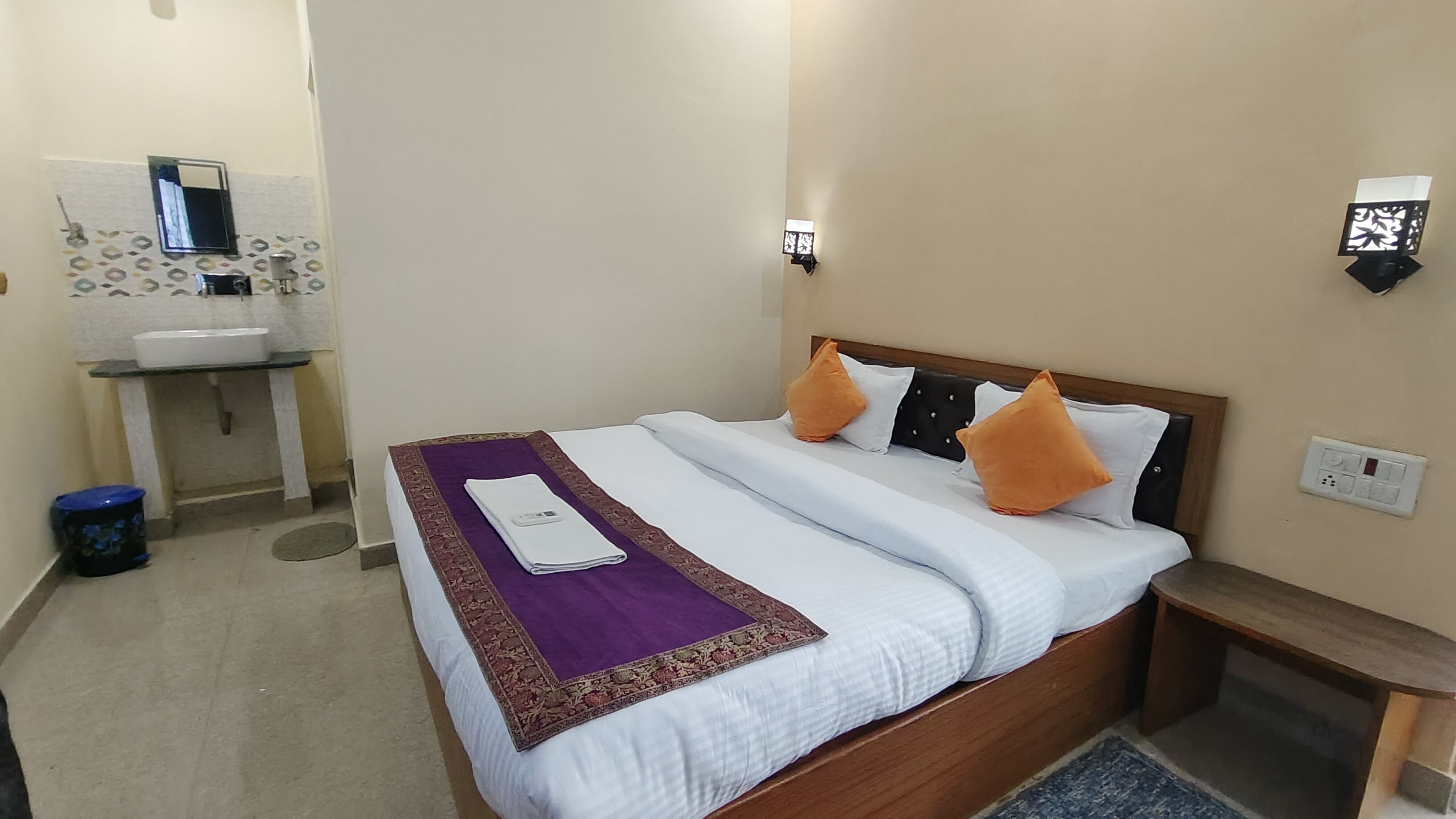 Shree Yoga Mandir Guest House - Tap to explore photos