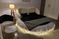 Stylish Luxurious House near Yashoobhoomi Airport