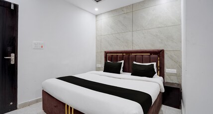 Collection O Taramandal Road Gorakhpur Formerly NS Hotel Room Type - Deluxe