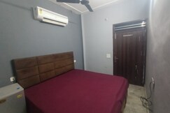 MOON LINE HOMESTAY - Private Deluxe Rooms - For Parents, Families, Students, Couples, Corporates
