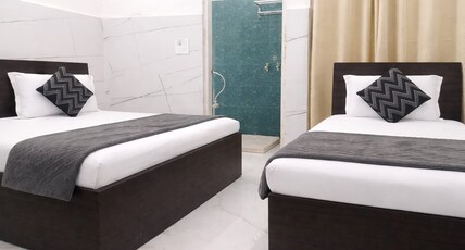 Shri Hit Residency Room Type - Deluxe Double Room