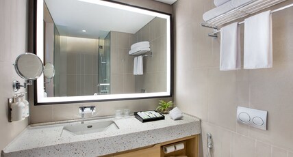 Holiday Inn LAMPUNG BUKIT RANDU Room Type - 1 King Standard Garden View