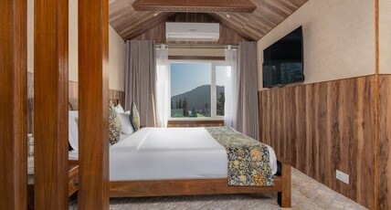 Pine Spring Resort Gulmarg Room Type - Luxury Room with Apharwat View