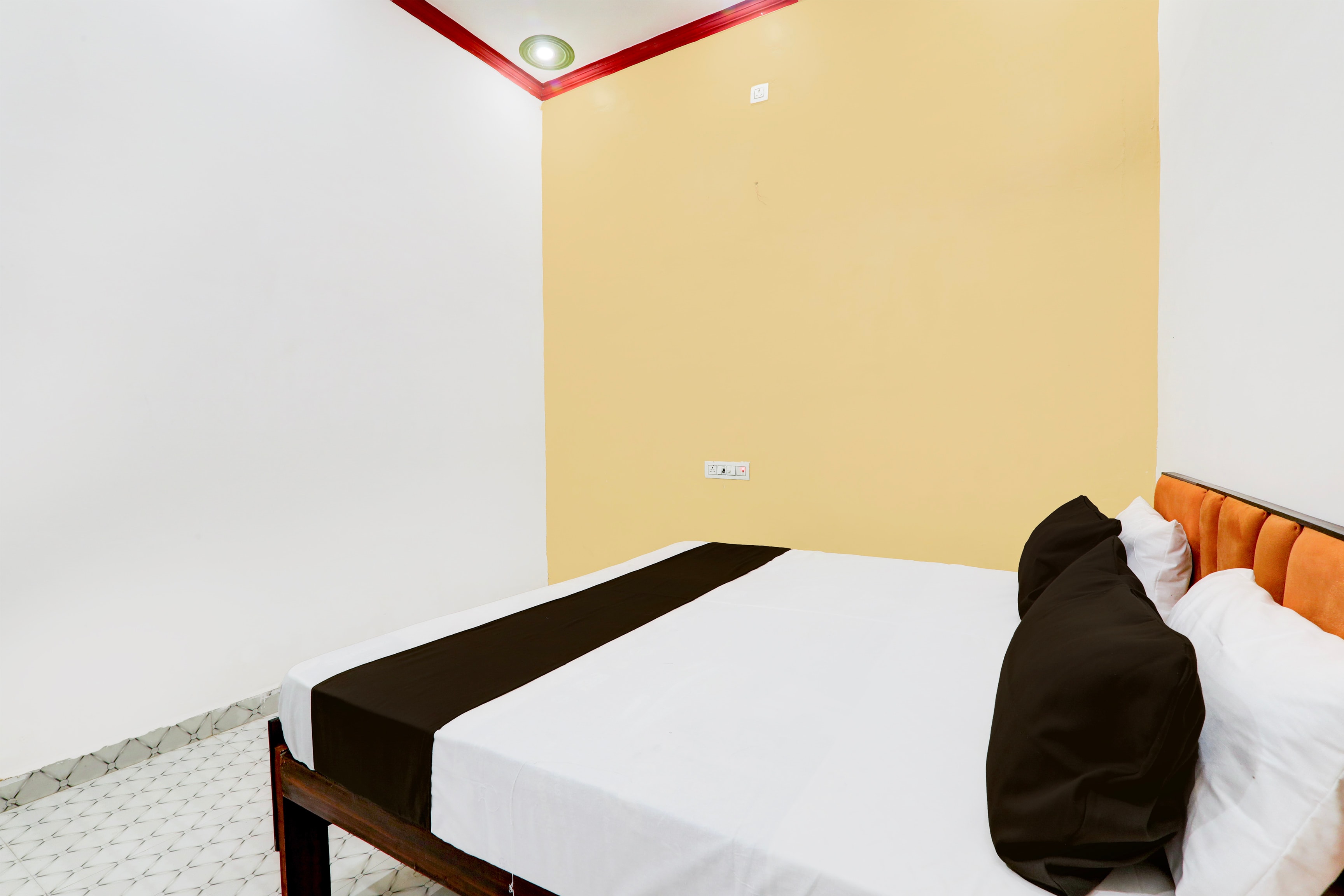 OYO 823892 Hotel sadhna Palace - Tap to explore photos