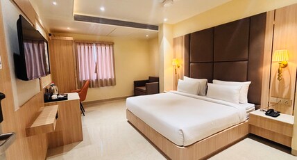 Hotel The Elite Room Type - EXECUTIVE ROOM WITH CITY VIEW