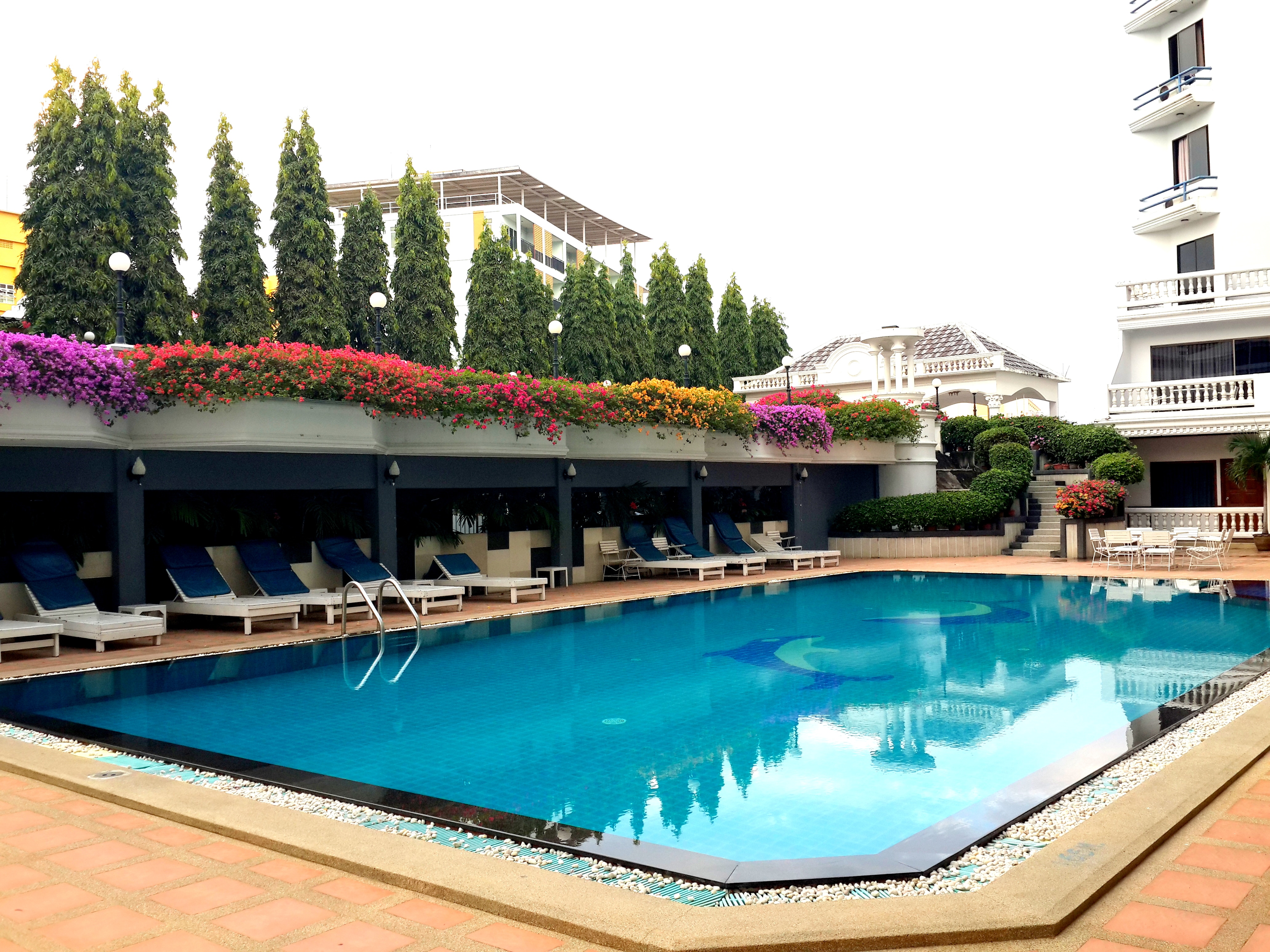 Caesar Palace Hotel Pattaya - Tap to explore photos