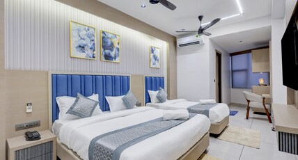 Hotel Lacasa Room Type - Three Bed Luxury Room