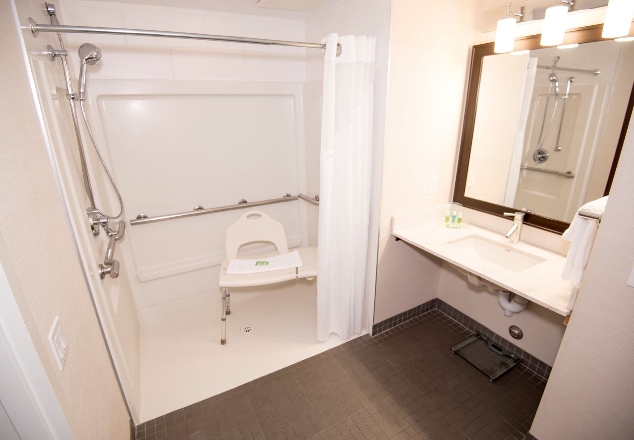 Holiday Inn & Suites RED DEER SOUTH - Tap to explore photos
