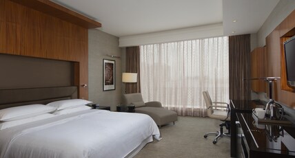 Sheraton Grand Bangalore at Brigade Gateway Room Type - Guest room, 1 King, City view