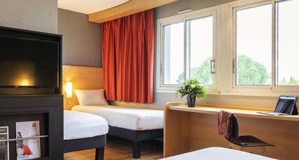 ibis Quimperle Room Type - Standard Room with 1 double bed and twin beds