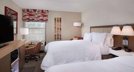 Hampton Inn & Suites Scottsdale on Shea Blvd Room Type - 2 QNS ACCESSIBLE W TUB NS