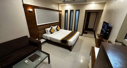 Hotel Suvi Palace Room Type - Super Deluxe Room (Age Limit for Check In is 21 years) Hotel Suvi Palace Room Type - Super Deluxe Room (Age Limit for Check In is 21 years)